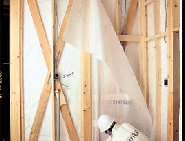 断熱施工中の写真